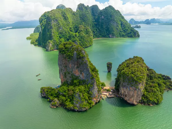JAMES BOND ISLAND 1920