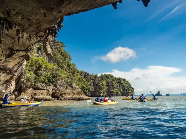 JAMES BOND KAYAKING 1920